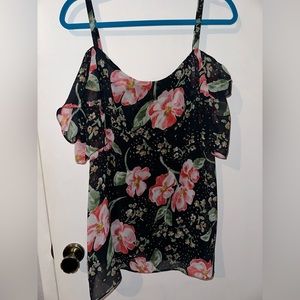 Cute off the shoulder Cabo blouse